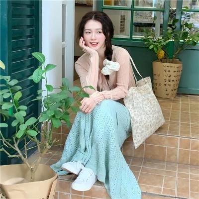 泳池里的女人